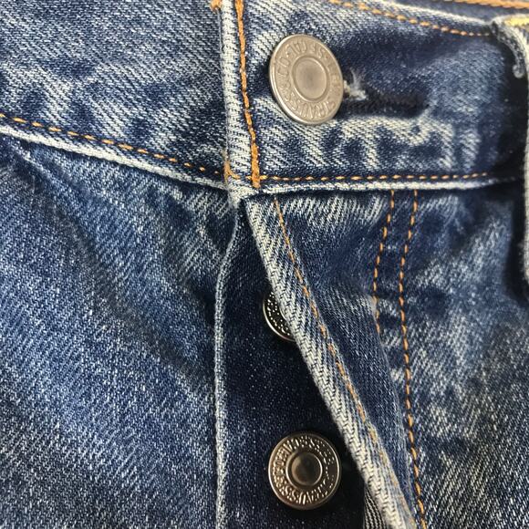 Levi's High Rise Wedgie Shorts Distressed Denim Button Fly Raw Hem Size 26 - Picture 3 of 9